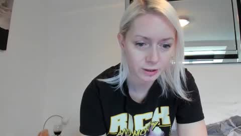 Snapshot of xxkimber_bentonxx chatting on 11/12/25, 11:10 Next online Monday to Friday 10am till 2pm UK time online show from 11/12/25, 11:10