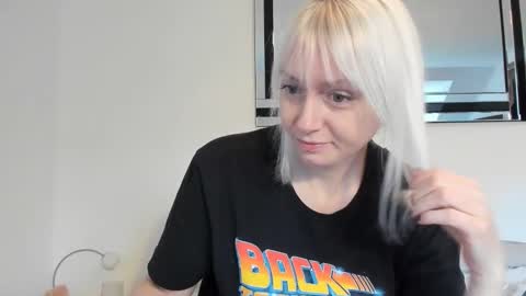 Snapshot of xxkimber_bentonxx chatting on 01/08/26, 11:01 Next online Monday to Friday 10am till 2pm UK time online show from 01/08/26, 11:01