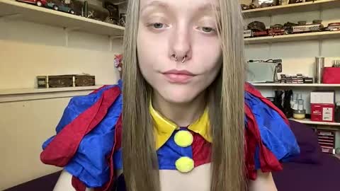 Snapshot of xxloveanastasia chatting on 10/16/25, 05:25 LoveAnastasia online show from 10/16/25, 05:25