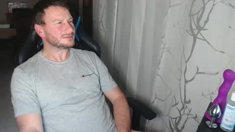 Snapshot of xxmettexx chatting on 12/15/24, 09:31 xxmettexx online show from 12/15/24, 09:31