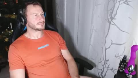 Snapshot of xxmettexx chatting on 12/24/24, 10:39 xxmettexx online show from 12/24/24, 10:39