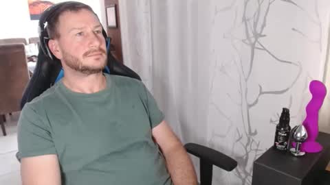 Snapshot of xxmettexx chatting on 01/05/25, 12:42 xxmettexx online show from 01/05/25, 12:42