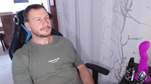 Snapshot of xxmettexx chatting on 01/12/25, 01:05 xxmettexx online show from 01/12/25, 01:05