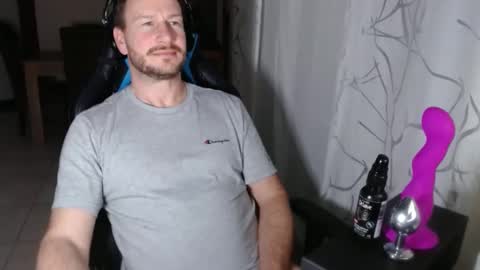 Snapshot of xxmettexx chatting on 02/03/25, 08:46 xxmettexx online show from 02/03/25, 08:46