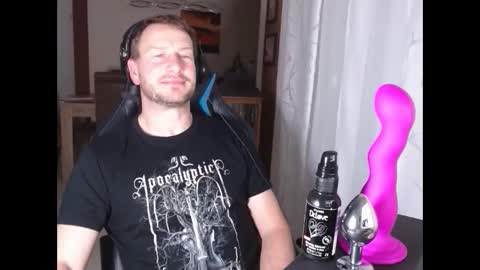 Snapshot of xxmettexx chatting on 02/10/25, 09:04 xxmettexx online show from 02/10/25, 09:04