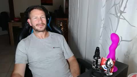 Snapshot of xxmettexx chatting on 09/26/25, 10:25 xxmettexx online show from 09/26/25, 10:25