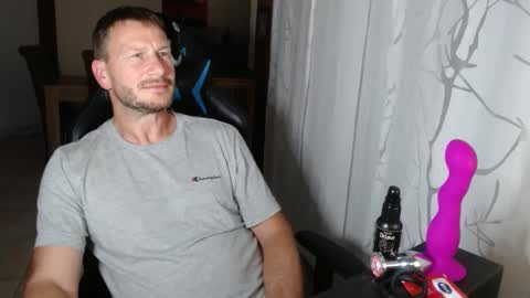 Snapshot of xxmettexx chatting on 09/28/25, 08:25 xxmettexx online show from 09/28/25, 08:25