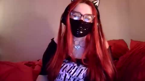 Snapshot of xxmommyraexx chatting on 10/25/25, 01:13 Mommy online show from 10/25/25, 01:13