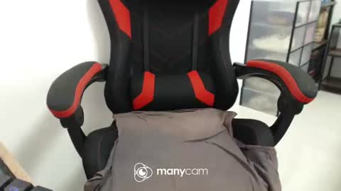 Snapshot of xxmonsterbigcockxx chatting on 09/18/25, 01:40 Kaycee online show from 09/18/25, 01:40