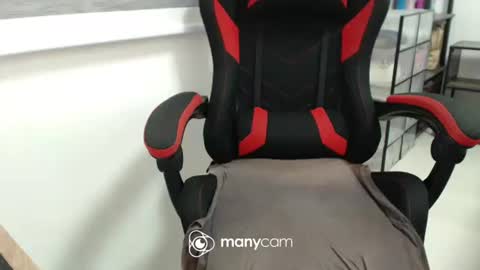 Snapshot of xxmonsterbigcockxx chatting on 09/22/25, 01:02 Kaycee online show from 09/22/25, 01:02