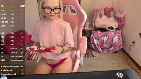 Nicole online show from 09/14/25, 10:31