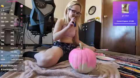 Nicole online show from 10/12/25, 09:36
