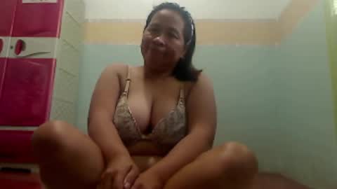 Snapshot of xxpinaymomxx chatting on 11/29/25, 07:00 xxpinaymomxx online show from 11/29/25, 07:00