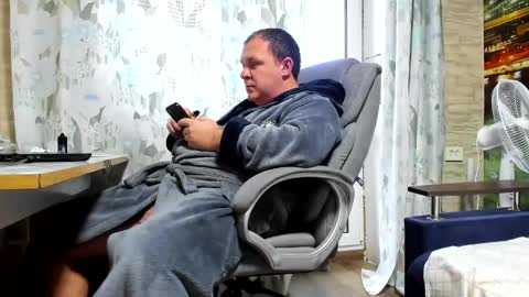 Snapshot of xxrojxx chatting on 01/11/25, 11:23 roki-- -- online show from 01/11/25, 11:23