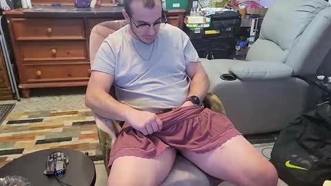 Snapshot of xxscubastevexxx chatting on 12/18/25, 05:57 xxScubaStevexx online show from 12/18/25, 05:57