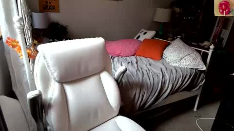 Snapshot of xxstrawberryjanexx chatting on 11/04/25, 08:30 Strawberry Jane online show from 11/04/25, 08:30