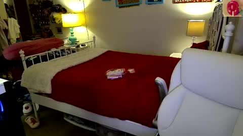 Snapshot of xxstrawberryjanexx chatting on 11/28/25, 07:11 Strawberry Jane online show from 11/28/25, 07:11