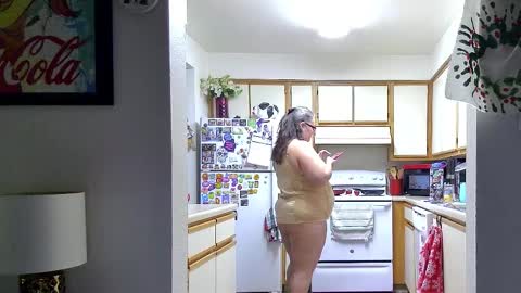 Snapshot of xxstrawberryjanexx chatting on 12/14/25, 09:30 Strawberry Jane online show from 12/14/25, 09:30