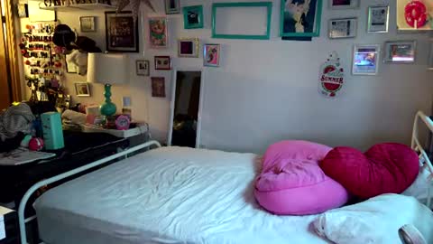 Strawberry Jane online show from 07/13/26, 03:42