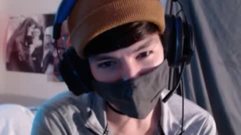 Snapshot of xxwhitefoxx chatting on 10/22/25, 03:29 David Fox online show from 10/22/25, 03:29