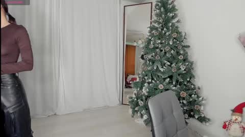 xxx_leila online show from 12/25/24, 11:43