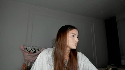 Snapshot of xxx_leila chatting on 11/22/25, 01:43 xxx_leila online show from 11/22/25, 01:43