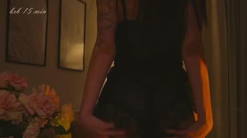 Molly online show from 10/10/25, 11:42