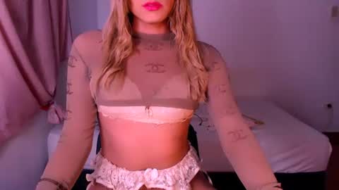 Snapshot of xxxanonymousloverxxx chatting on 12/17/24, 03:28 Chiara online show from 12/17/24, 03:28