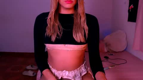 Snapshot of xxxanonymousloverxxx chatting on 01/01/25, 05:22 Chiara online show from 01/01/25, 05:22