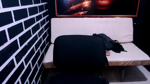 Snapshot of xxxanonymousloverxxx chatting on 02/28/25, 08:53 Chiara online show from 02/28/25, 08:53