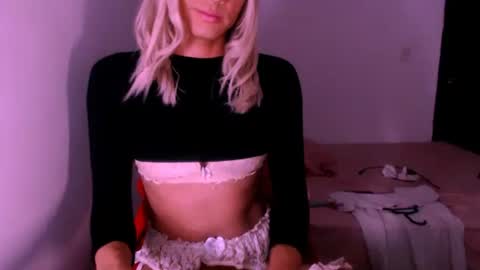 Chiara online show from 11/17/25, 01:44