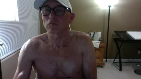 Snapshot of xxxc351900 chatting on 06/16/26, 03:20 AZ Available online show from 06/16/26, 03:20