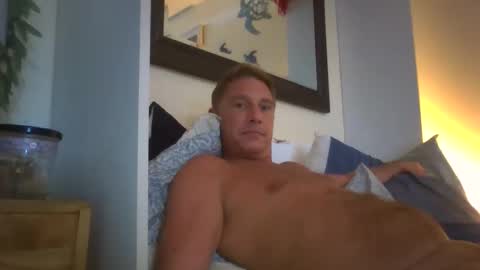 Snapshot of xxxelentdick chatting on 10/29/25, 12:35 deeeeznutz online show from 10/29/25, 12:35