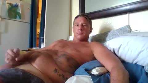 Snapshot of xxxelentdick chatting on 11/19/25, 10:10 deeeeznutz online show from 11/19/25, 10:10