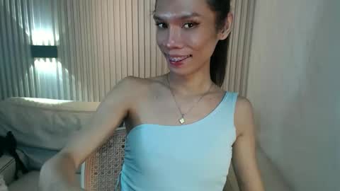 Snapshot of xxxfuckgirlyumsxxx chatting on 11/28/25, 10:18 Your Princess Yums online show from 11/28/25, 10:18