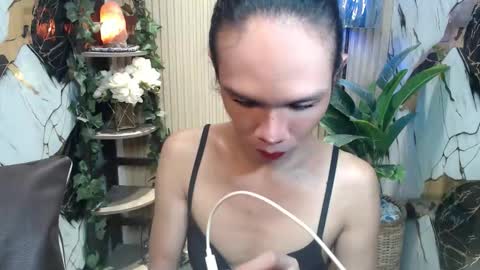 Snapshot of xxxfuckgirlyumsxxx chatting on 12/16/25, 04:50 Your Princess Yums online show from 12/16/25, 04:50