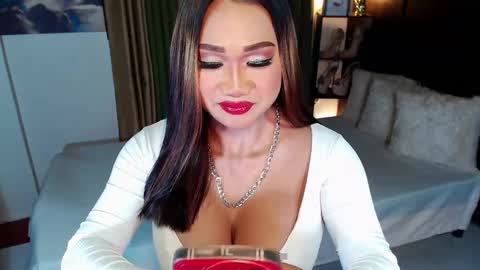 OLIVIA online show from 02/10/25, 06:56