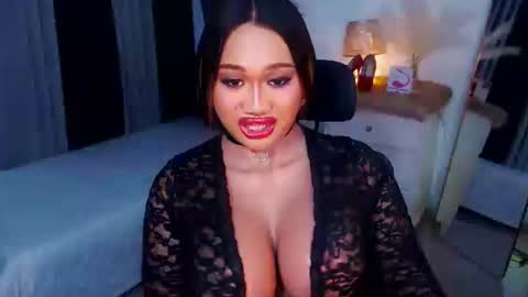 OLIVIA online show from 03/11/25, 06:41