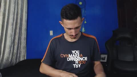 Snapshot of xxxhome_alonexxx chatting on 11/04/25, 08:19 Kev online show from 11/04/25, 08:19