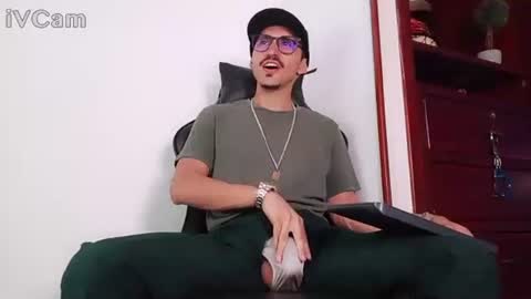 Snapshot of xxxhome_alonexxx chatting on 11/23/25, 07:35 Kev online show from 11/23/25, 07:35