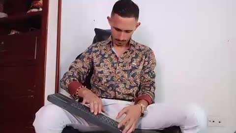 Snapshot of xxxhome_alonexxx chatting on 11/25/25, 07:47 Kev online show from 11/25/25, 07:47