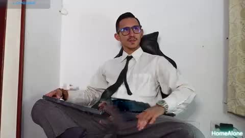 Snapshot of xxxhome_alonexxx chatting on 12/14/25, 07:40 Kev online show from 12/14/25, 07:40