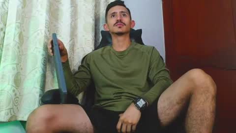 Snapshot of xxxhome_alonexxx chatting on 06/19/26, 07:28 Kev online show from 06/19/26, 07:28