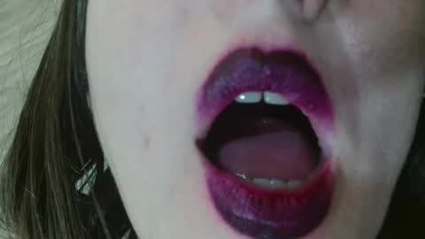 Snapshot of xxxlola_ chatting on 01/05/25, 05:30 Lola online show from 01/05/25, 05:30