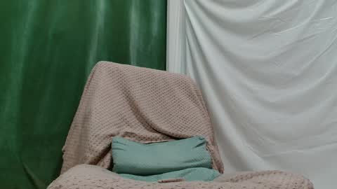 Snapshot of xxxlola_ chatting on 04/10/26, 09:25 Lola online show from 04/10/26, 09:25