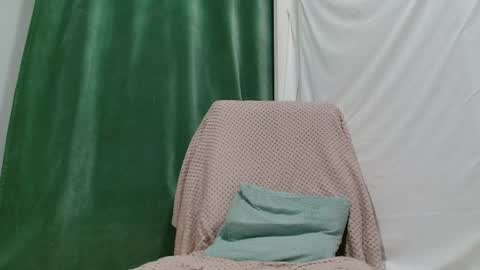 Snapshot of xxxlola_ chatting on 05/16/26, 10:41 Lola online show from 05/16/26, 10:41