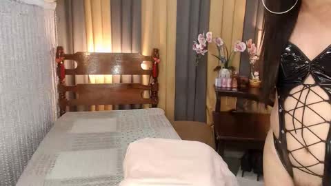 QUEENCY online show from 12/22/25, 12:35