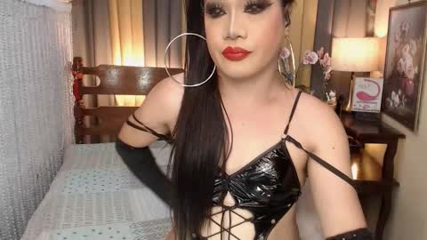 Snapshot of xxxmiss_cathyxxx chatting on 03/17/26, 06:39 QUEENCY online show from 03/17/26, 06:39