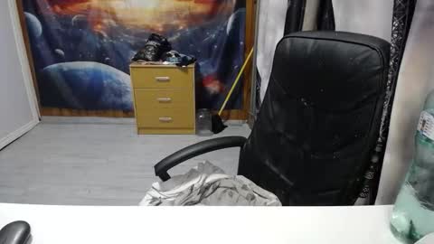 Snapshot of xxxnewlywedsxxx chatting on 10/15/25, 10:10 Lana online show from 10/15/25, 10:10