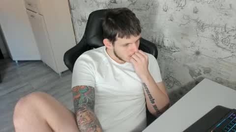 Snapshot of xxxrussel chatting on 09/12/25, 05:51 xxxrussel online show from 09/12/25, 05:51